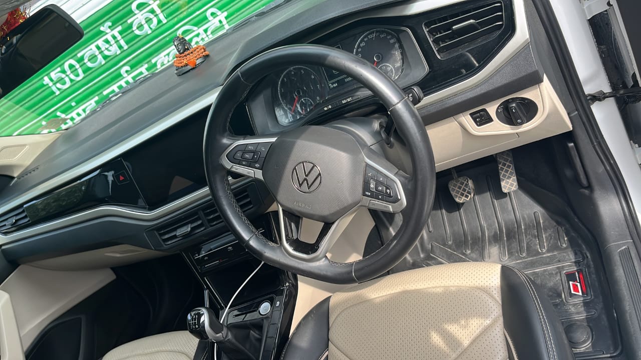 Volkswagen Virtus(2022-2023) Highline 1.0 Tsi Mt